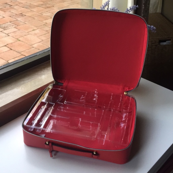 Estée Lauder red handbag 🌺🎁❤️ - Picture 5 of 7